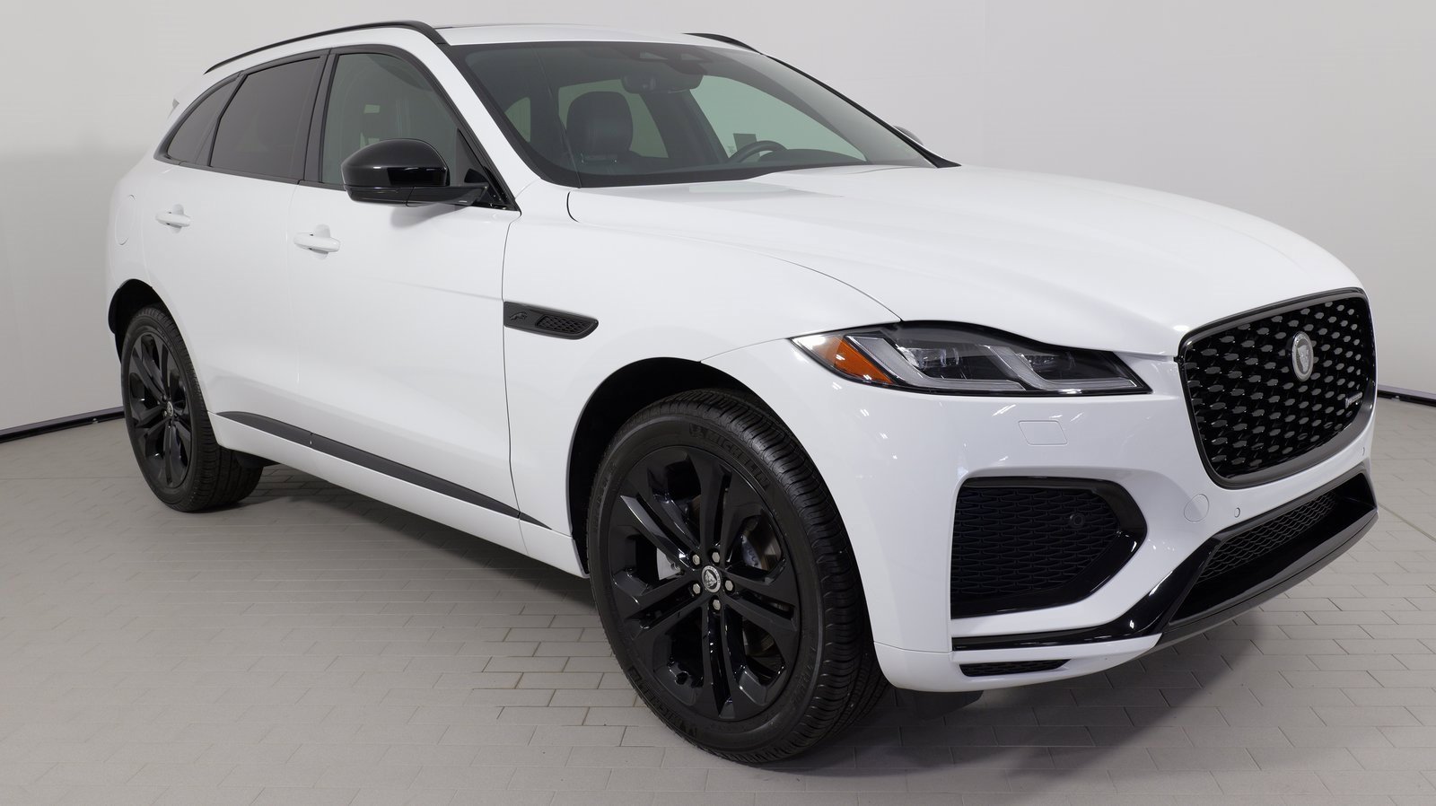 Used 2025 Jaguar F-PACE R-Dynamic S image 19