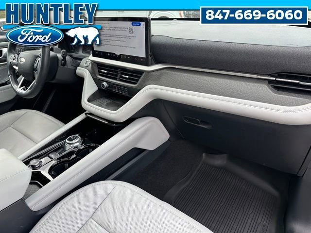 Used 2025 Ford Explorer Platinum w/ Ultimate Package AWD/4WD image 8