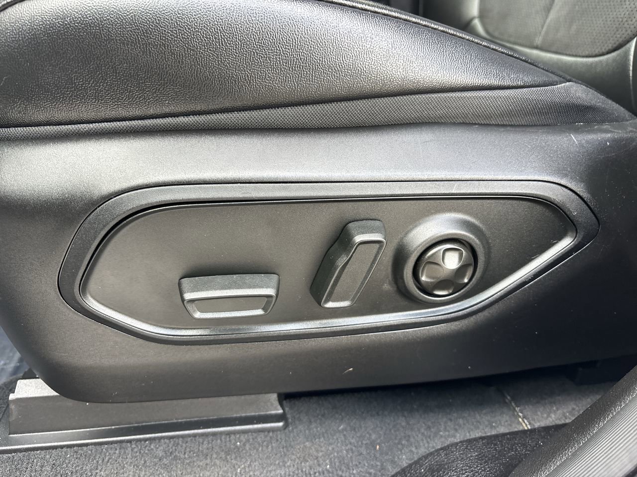 Used 2025 Jeep Grand Cherokee Altitude image 20