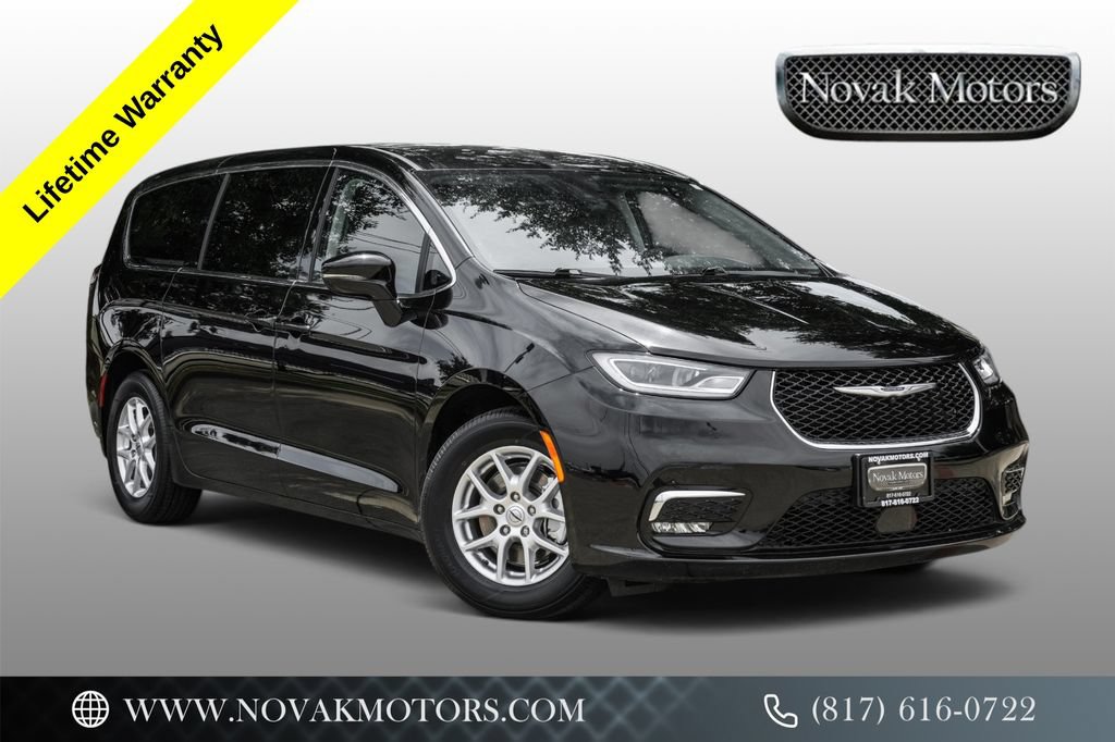Used 2024 Chrysler Pacifica Touring-L