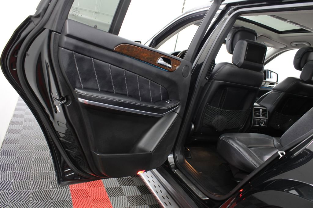 Used 2015 Mercedes-Benz GL 550 4MATIC image 22