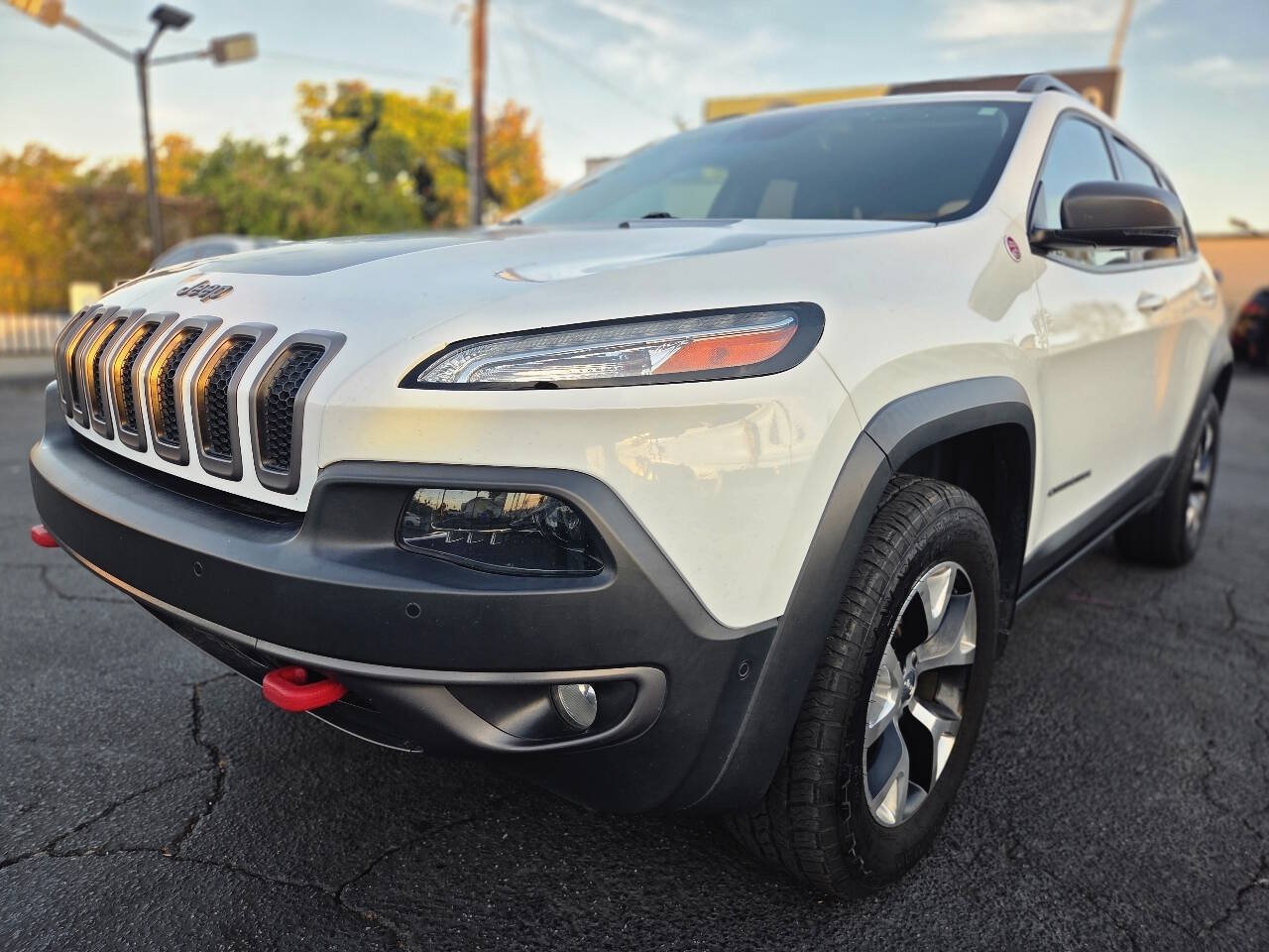 Used 2016 Jeep Cherokee Trailhawk w/ Comfort/Convenience Group AWD/4WD image 9