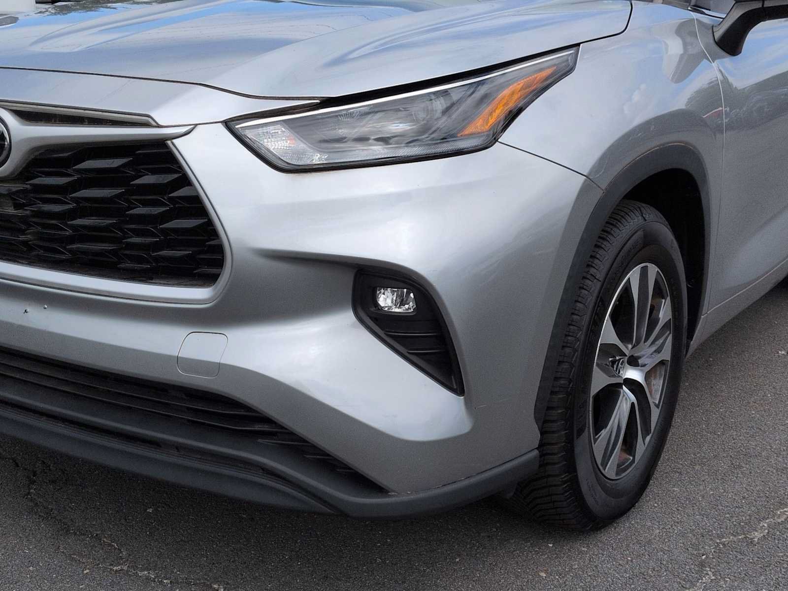Used 2021 Toyota Highlander XLE FWD image 11