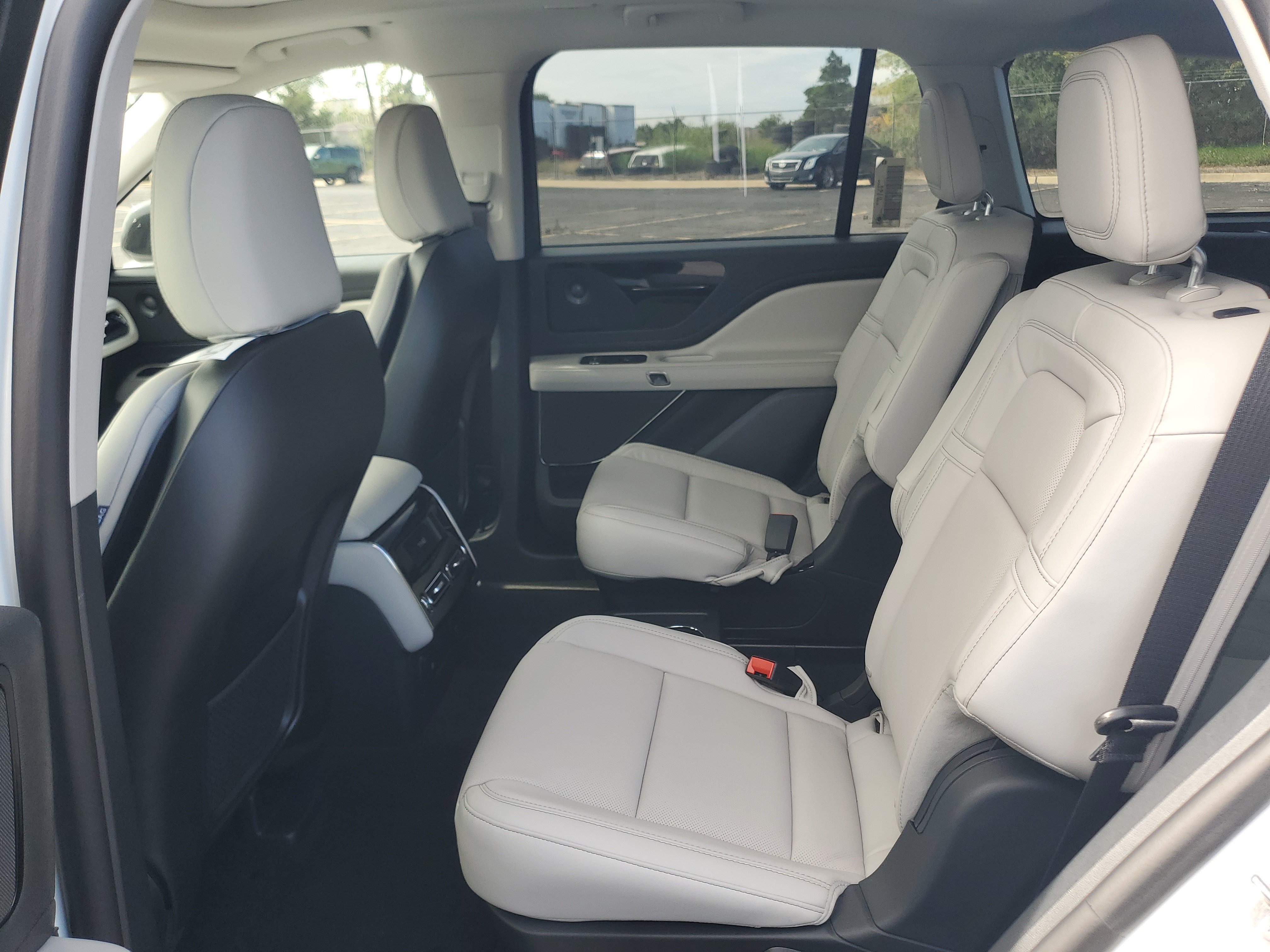 New 2027 Lincoln Aviator Reserve w/ Jet Appearance Package AWD/4WD image 22