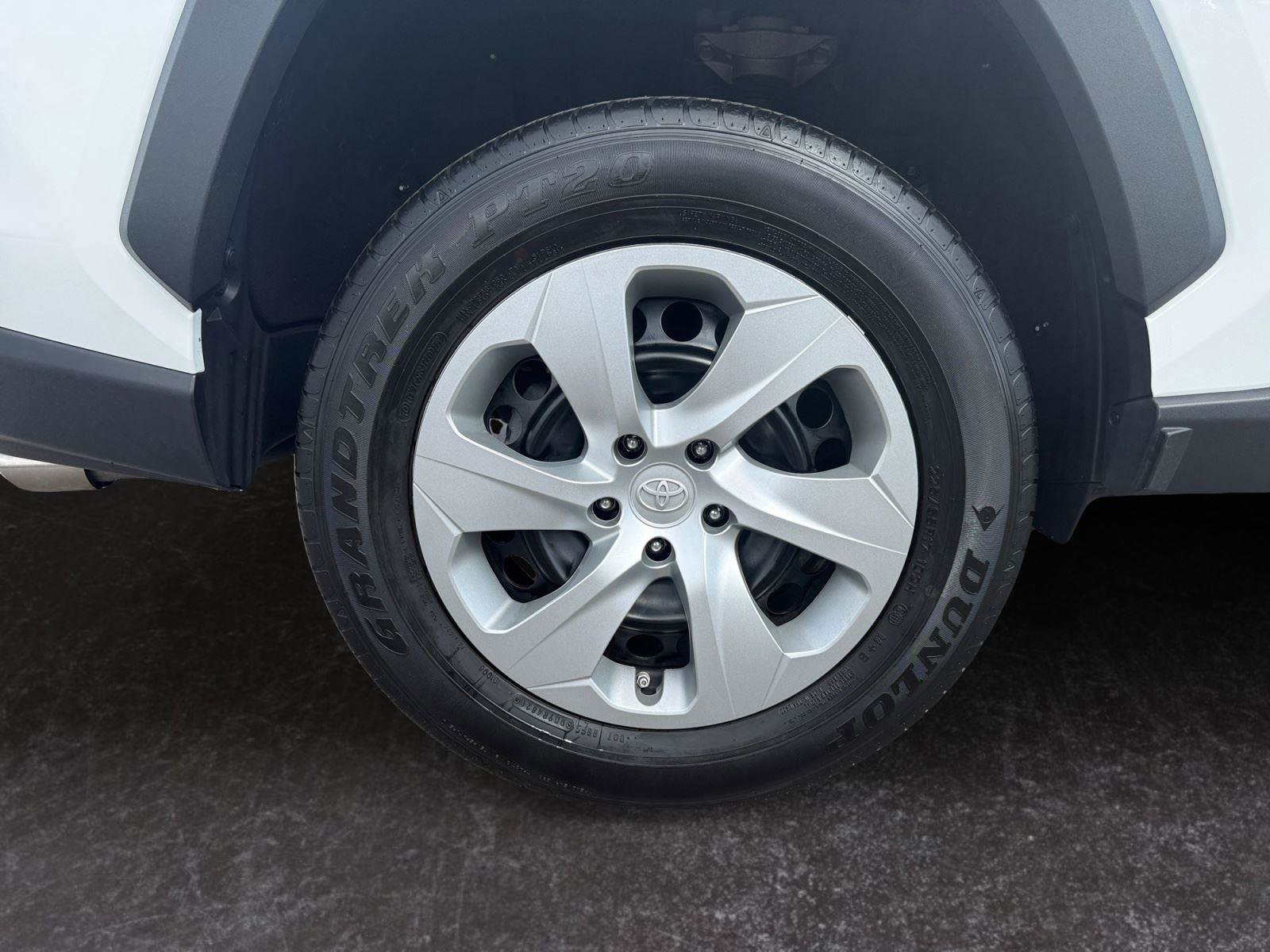 Used 2022 Toyota RAV4 LE image 15