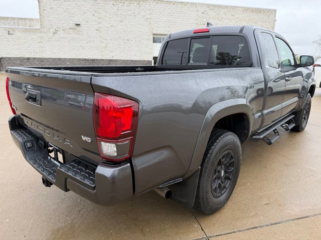 Certified 2022 Toyota Tacoma SR5 AWD/4WD image 5
