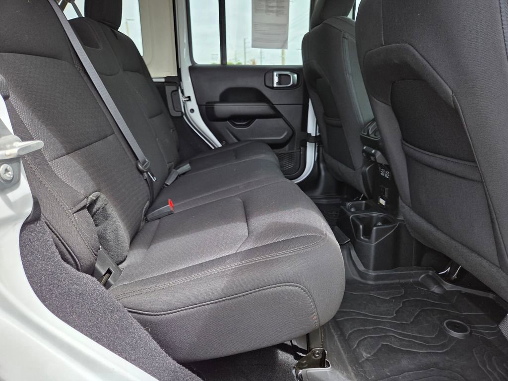 Used 2023 Jeep Wrangler Unlimited Sahara AWD/4WD image 13