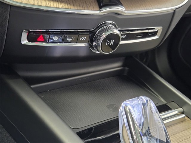 Certified 2026 Volvo XC60 B5 Core image 31