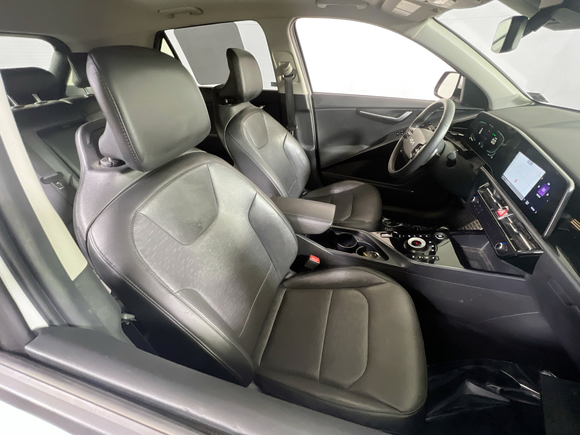 Used 2023 Kia Niro SX Touring FWD image 28