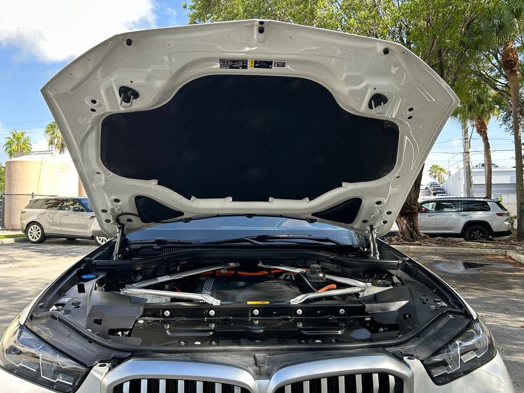 Used 2025 BMW X5 xDrive50e AWD/4WD image 27