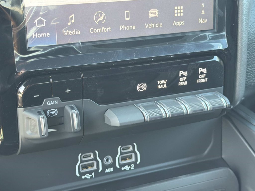 New 2026 RAM 3500 Big Horn AWD/4WD image 6