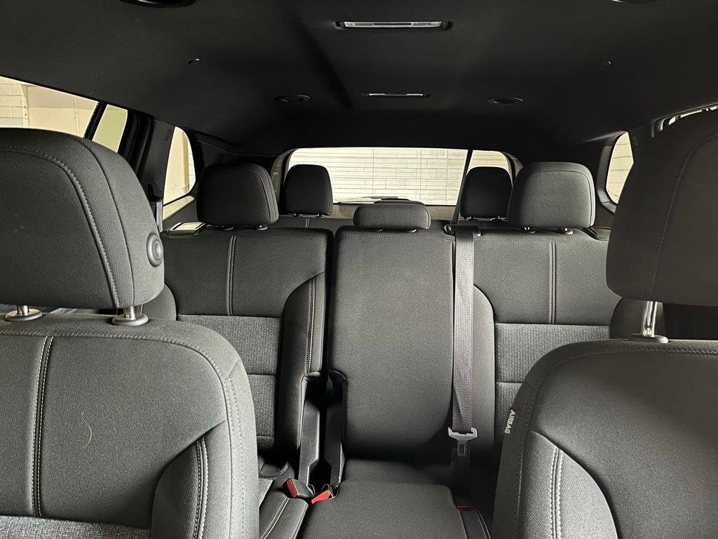 Used 2025 GMC Acadia Elevation image 41