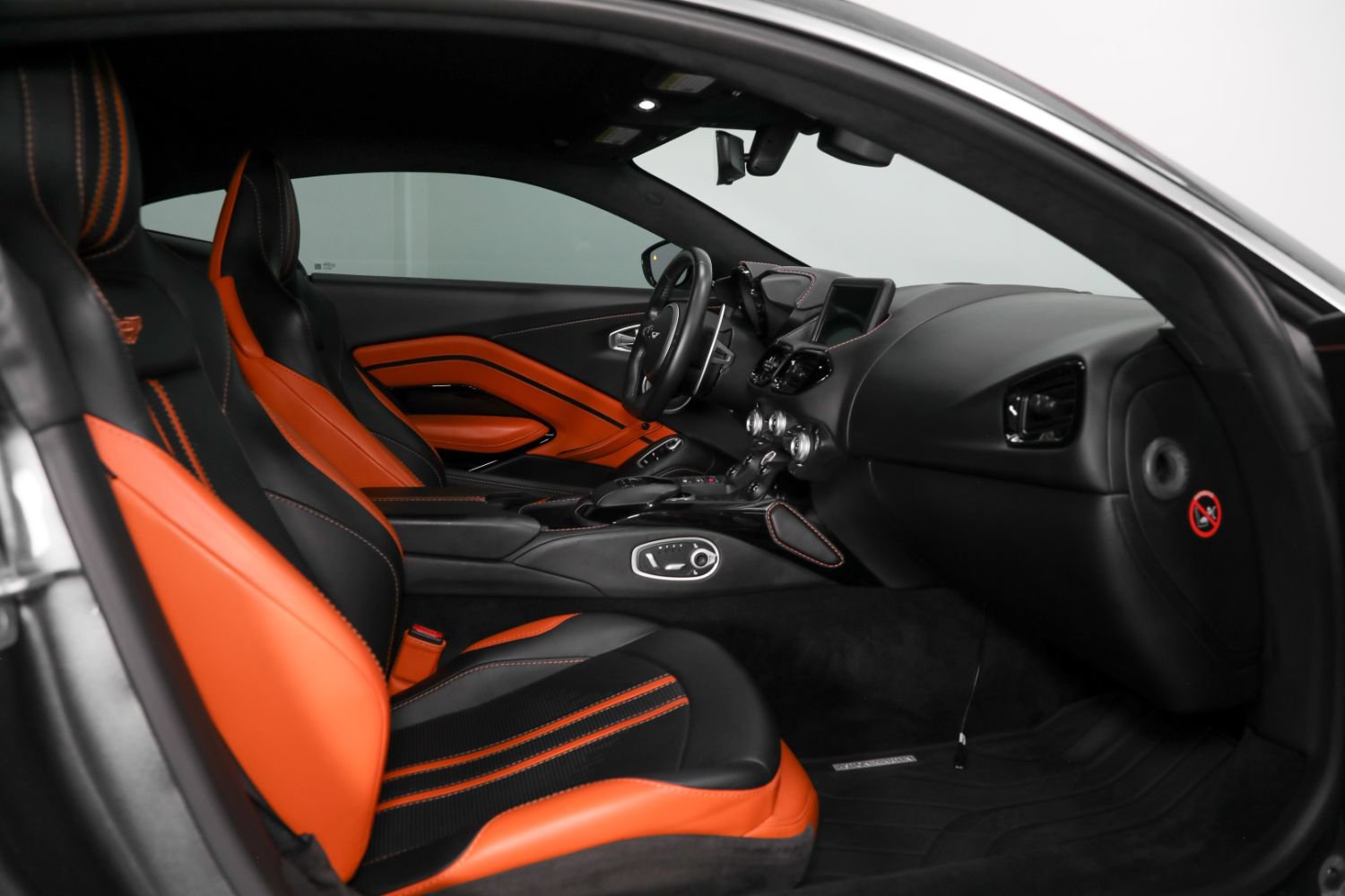 Used 2019 Aston Martin V8 Vantage Coupe RWD image 24