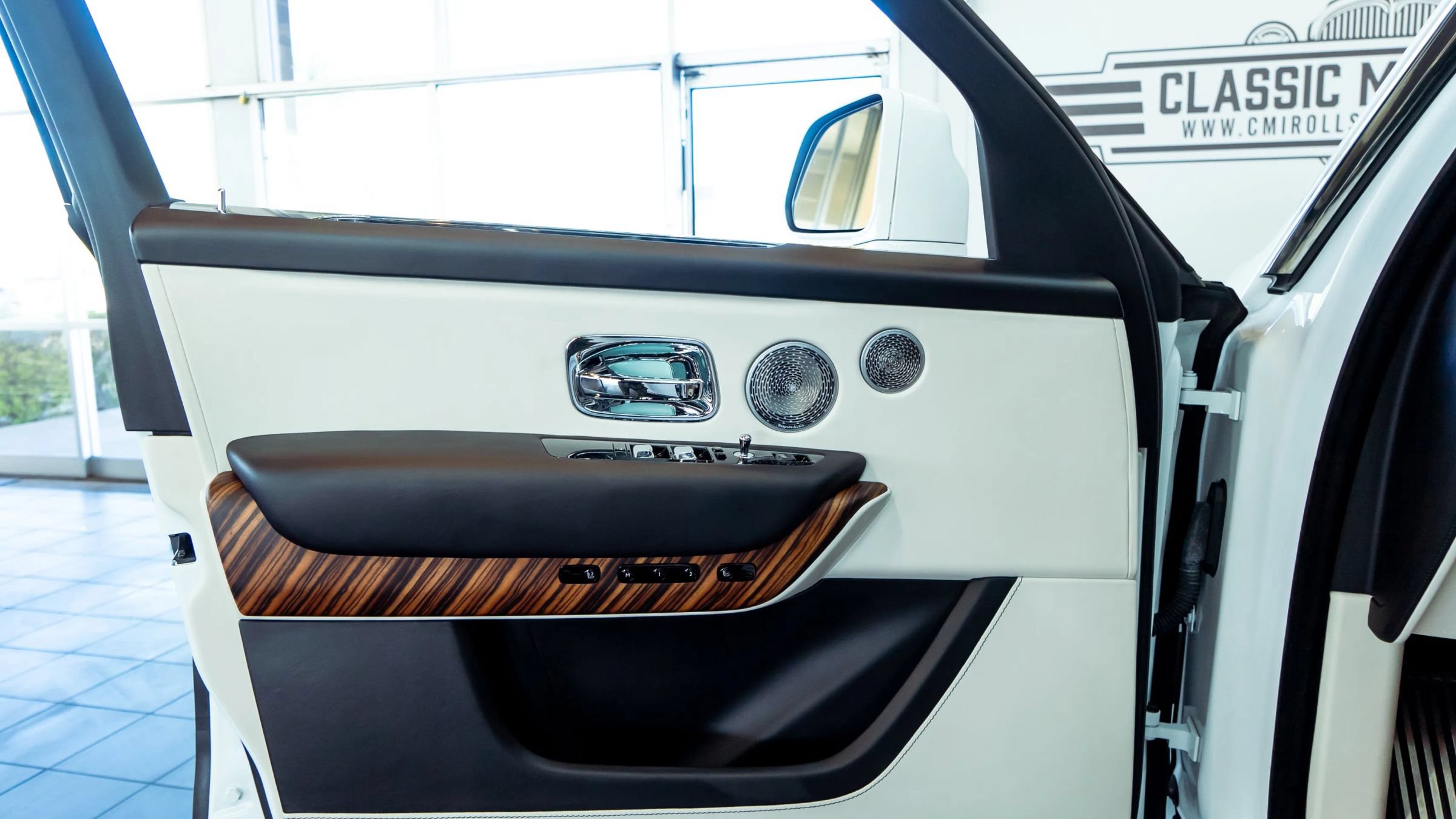 Used 2019 Rolls-Royce Cullinan AWD/4WD image 13