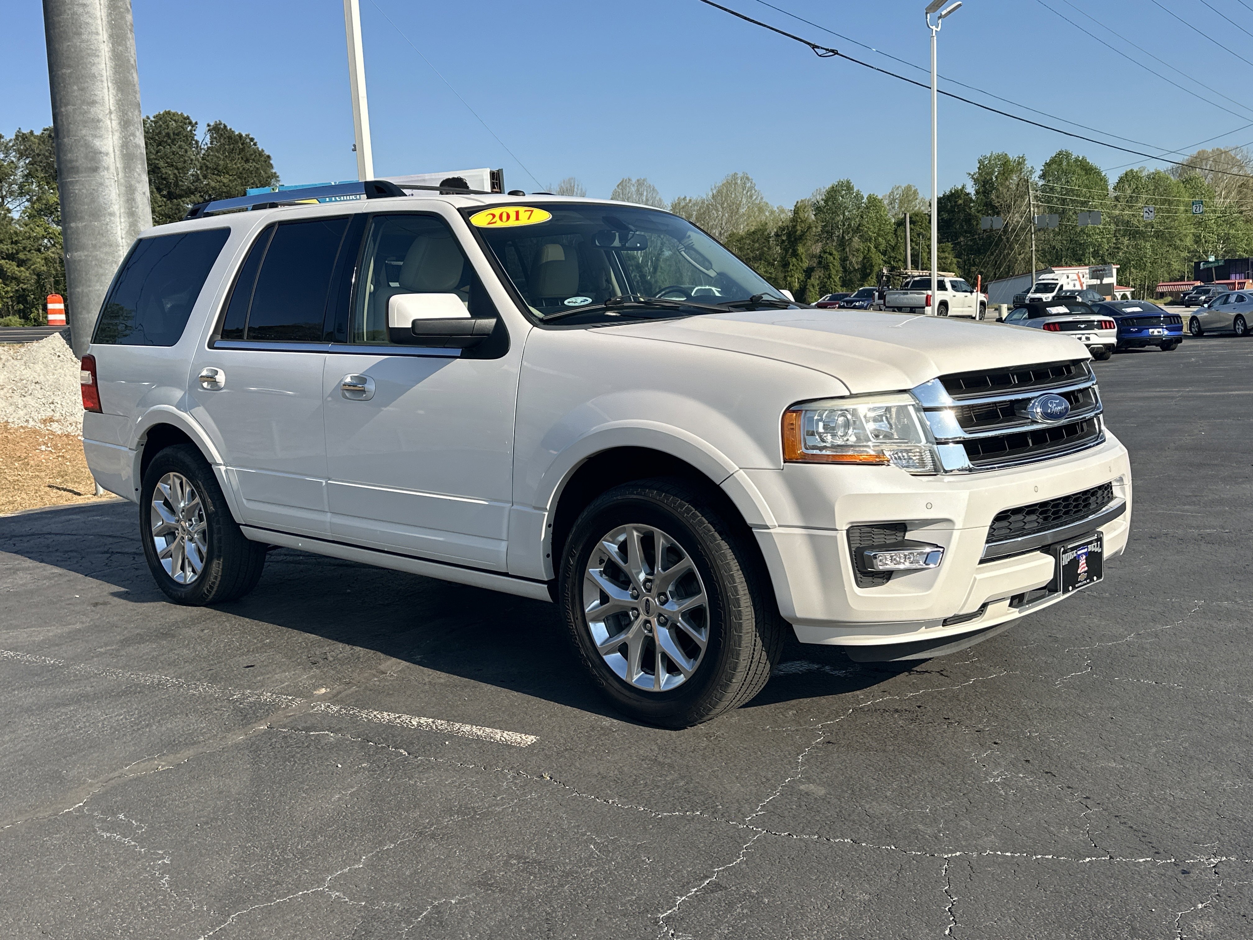 Used 2017 Ford Expedition Limited w/ Equipment Group 301A RWD image 2