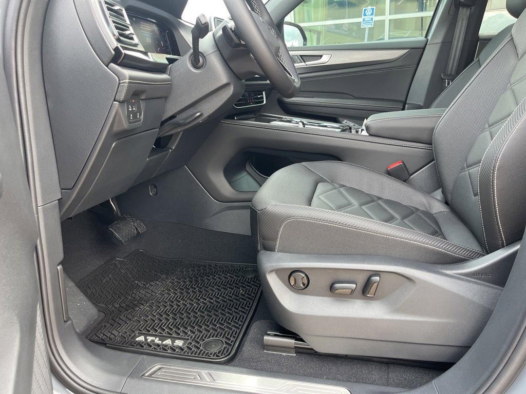 New 2025 Volkswagen Atlas Cross Sport SE image 7