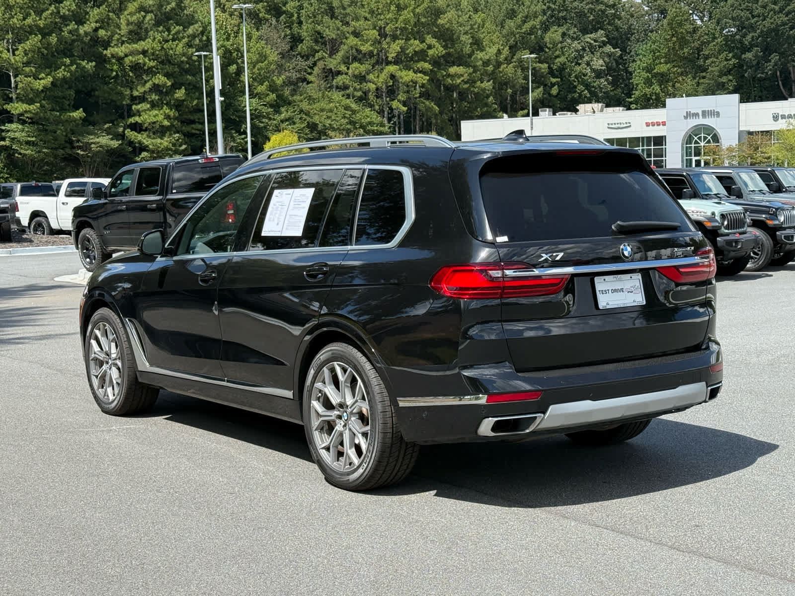 Used 2022 BMW X7 xDrive40i w/ Premium Package AWD/4WD image 3