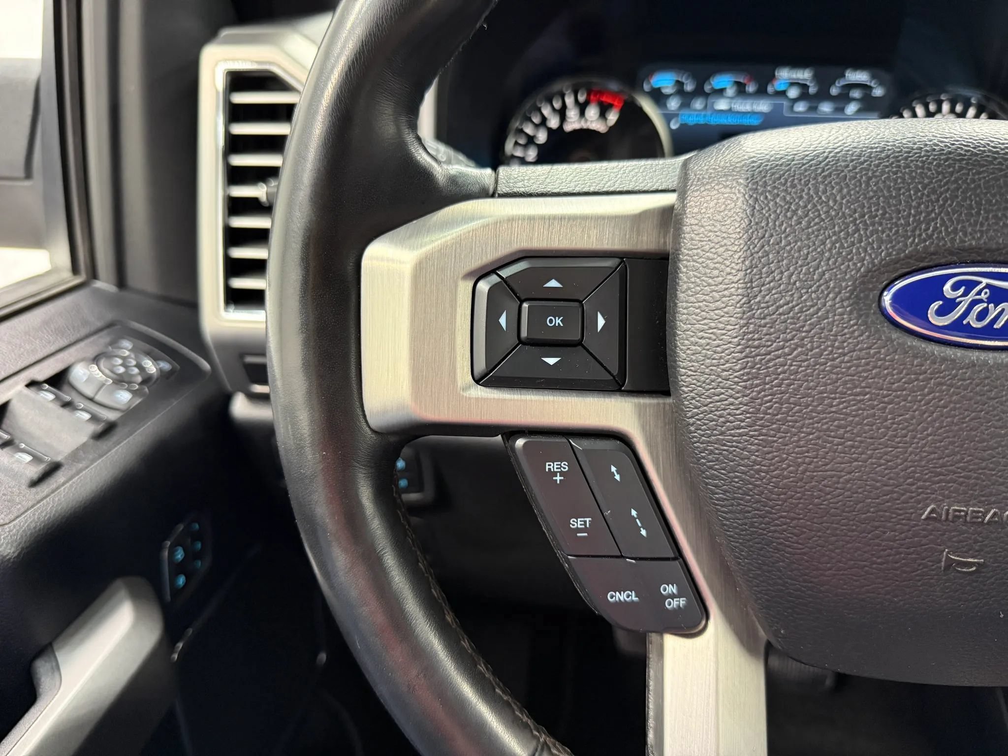 Used 2019 Ford F150 Platinum w/ Equipment Group 701A Luxury AWD/4WD image 31