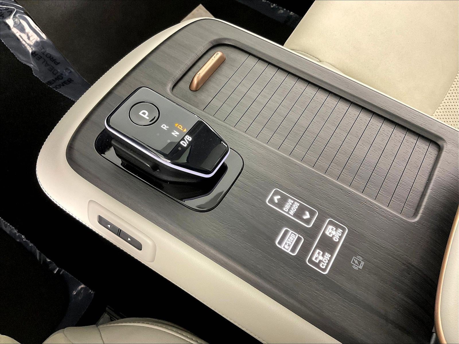 Certified 2023 Nissan Ariya AWD image 38