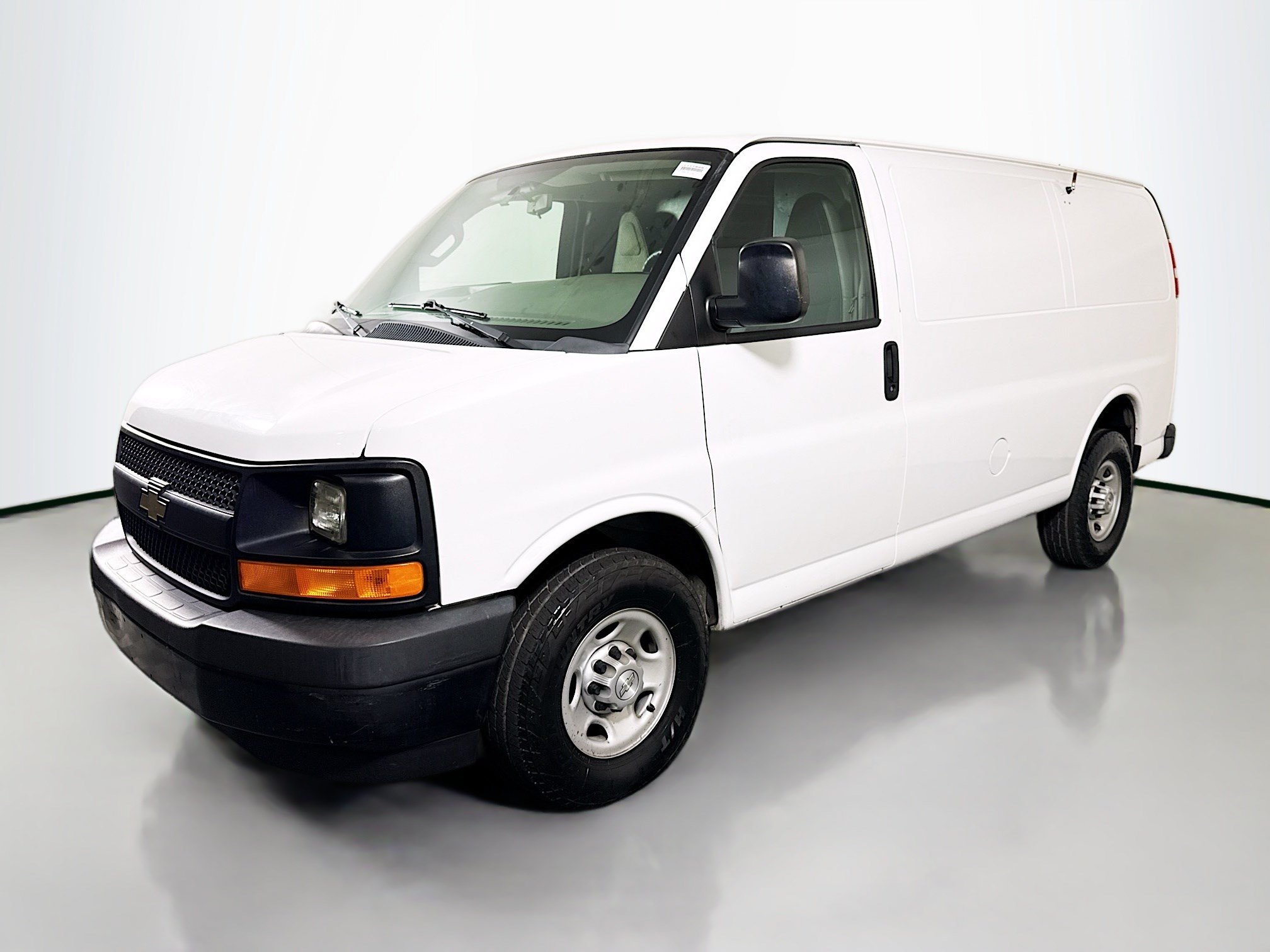 Used 2017 Chevrolet Express 2500 RWD image 4