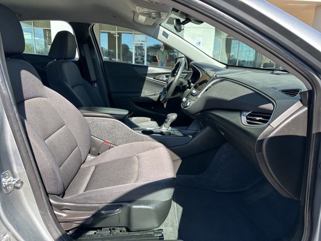 Used 2025 Chevrolet Malibu LT image 40