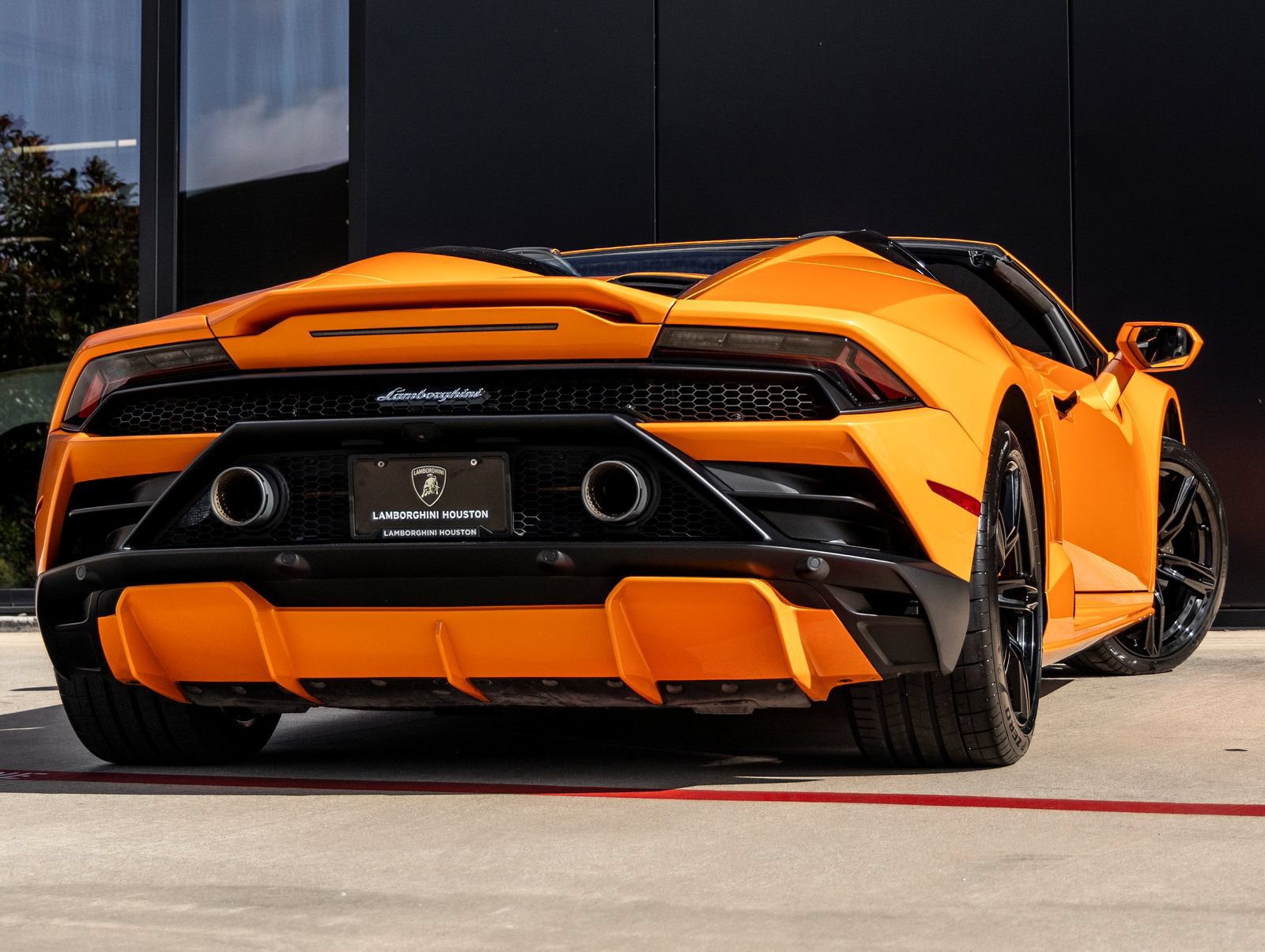 Used 2021 Lamborghini Huracan EVO RWD image 9