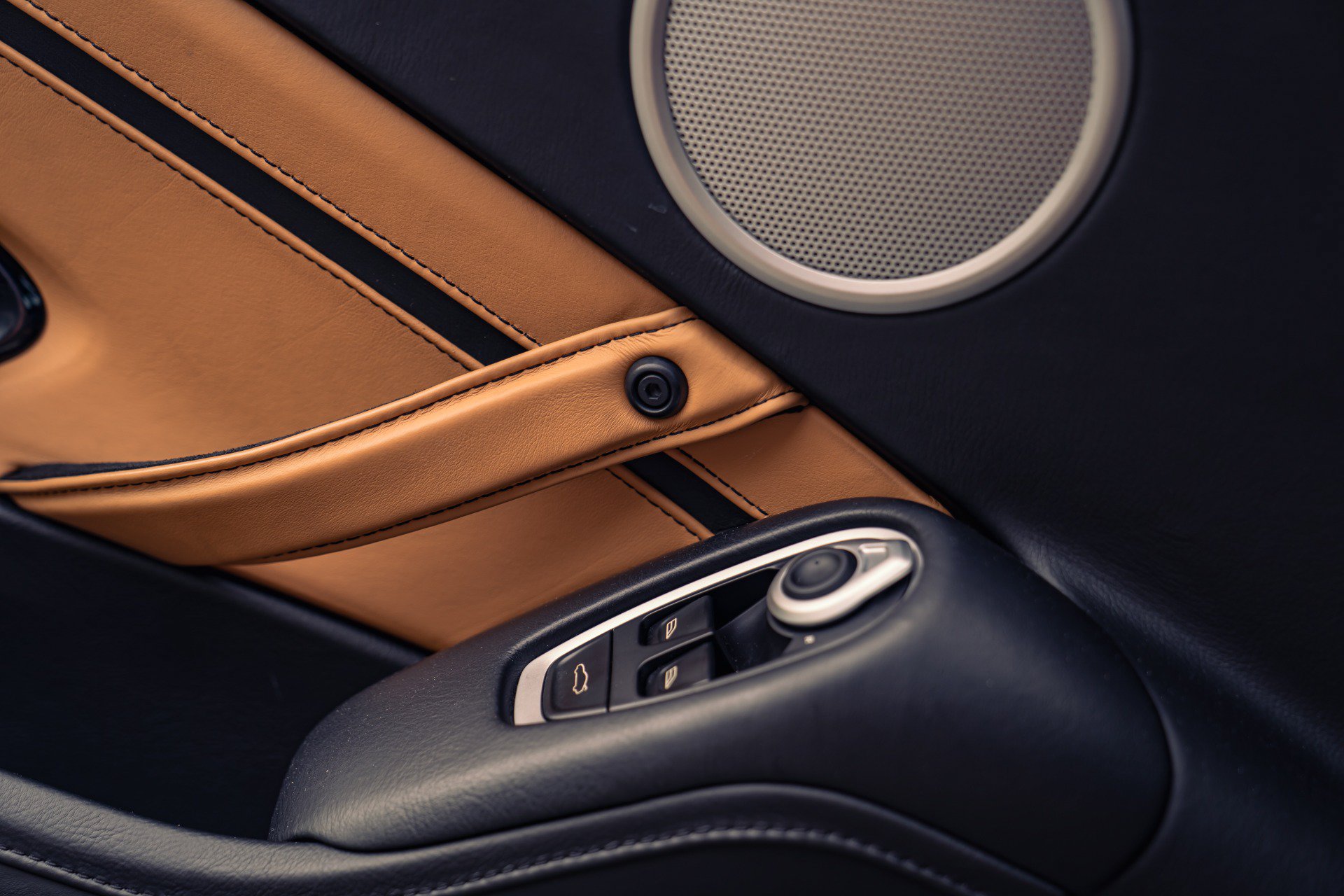Used 2020 Aston Martin V8 Vantage Coupe RWD image 16