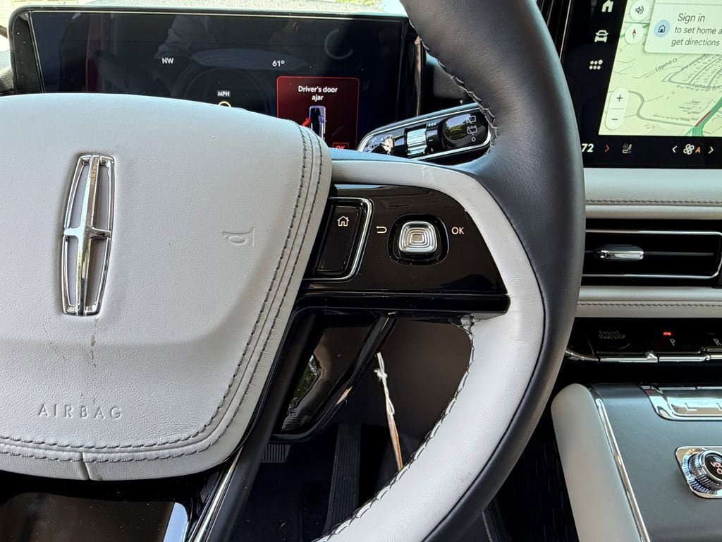 New 2026 Lincoln Aviator AWD image 13