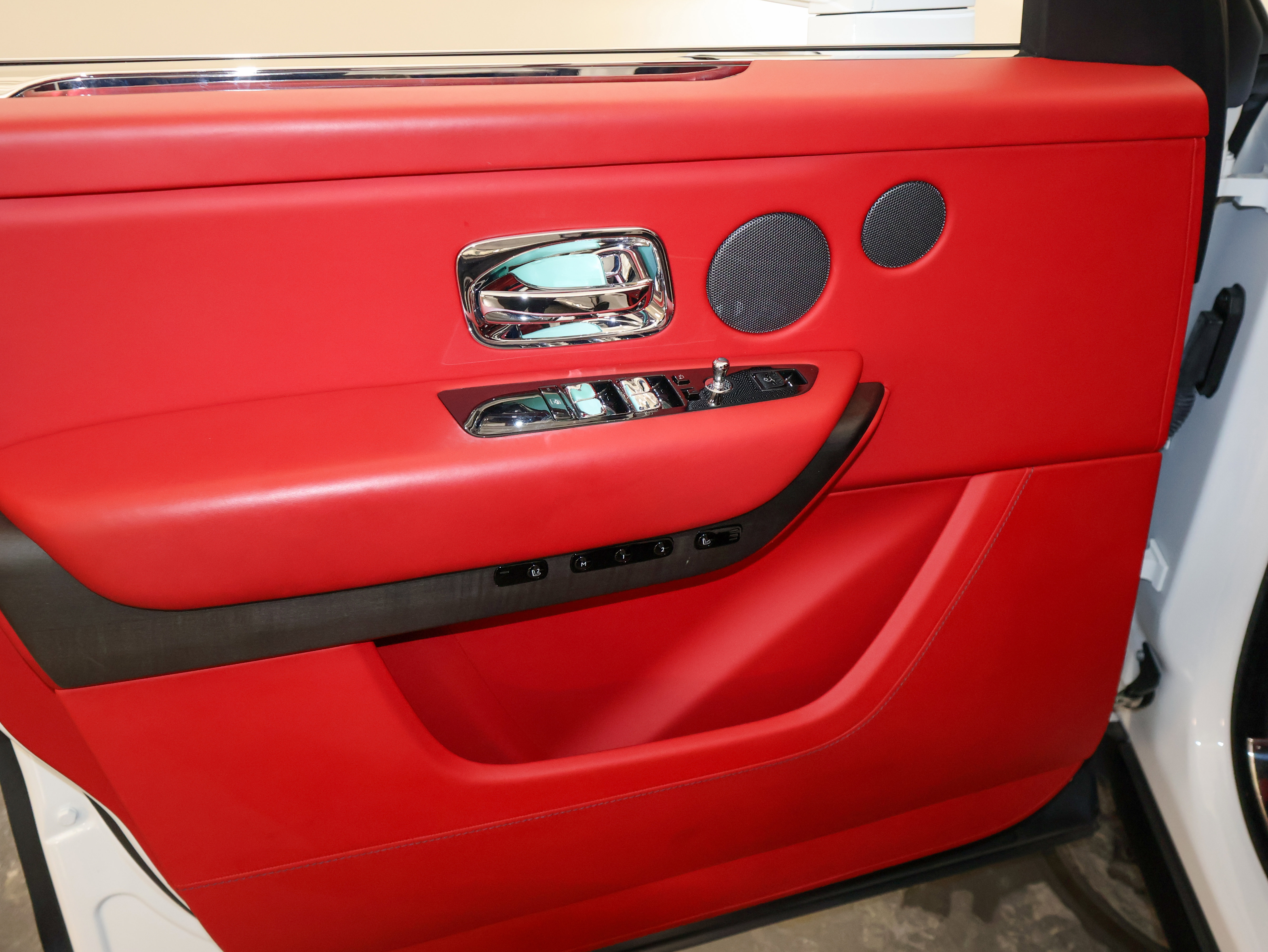 Used 2023 Rolls-Royce Cullinan image 23