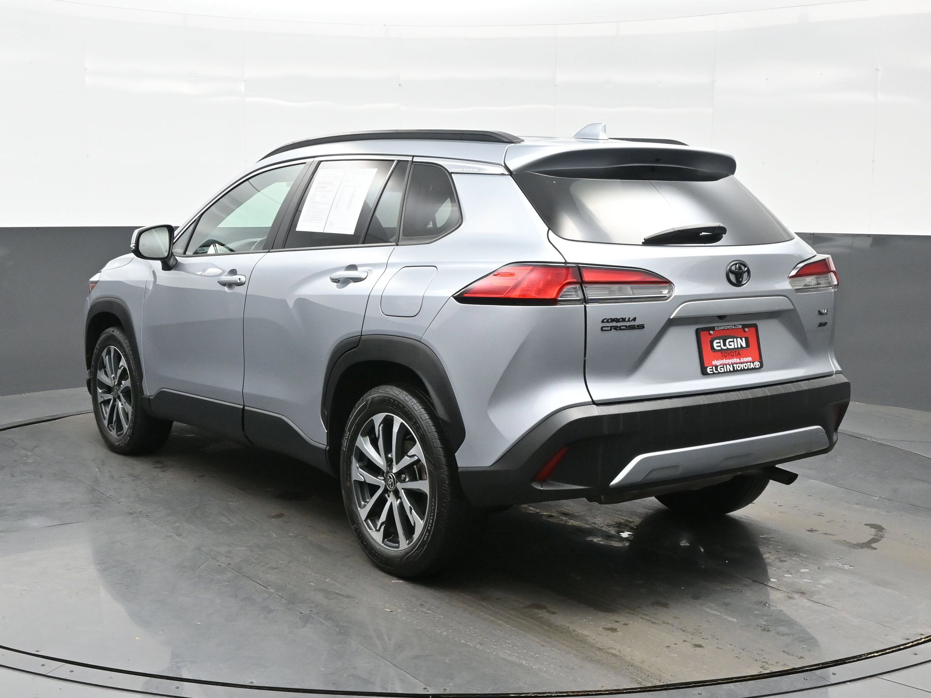 Used 2022 Toyota Corolla Cross XLE image 4