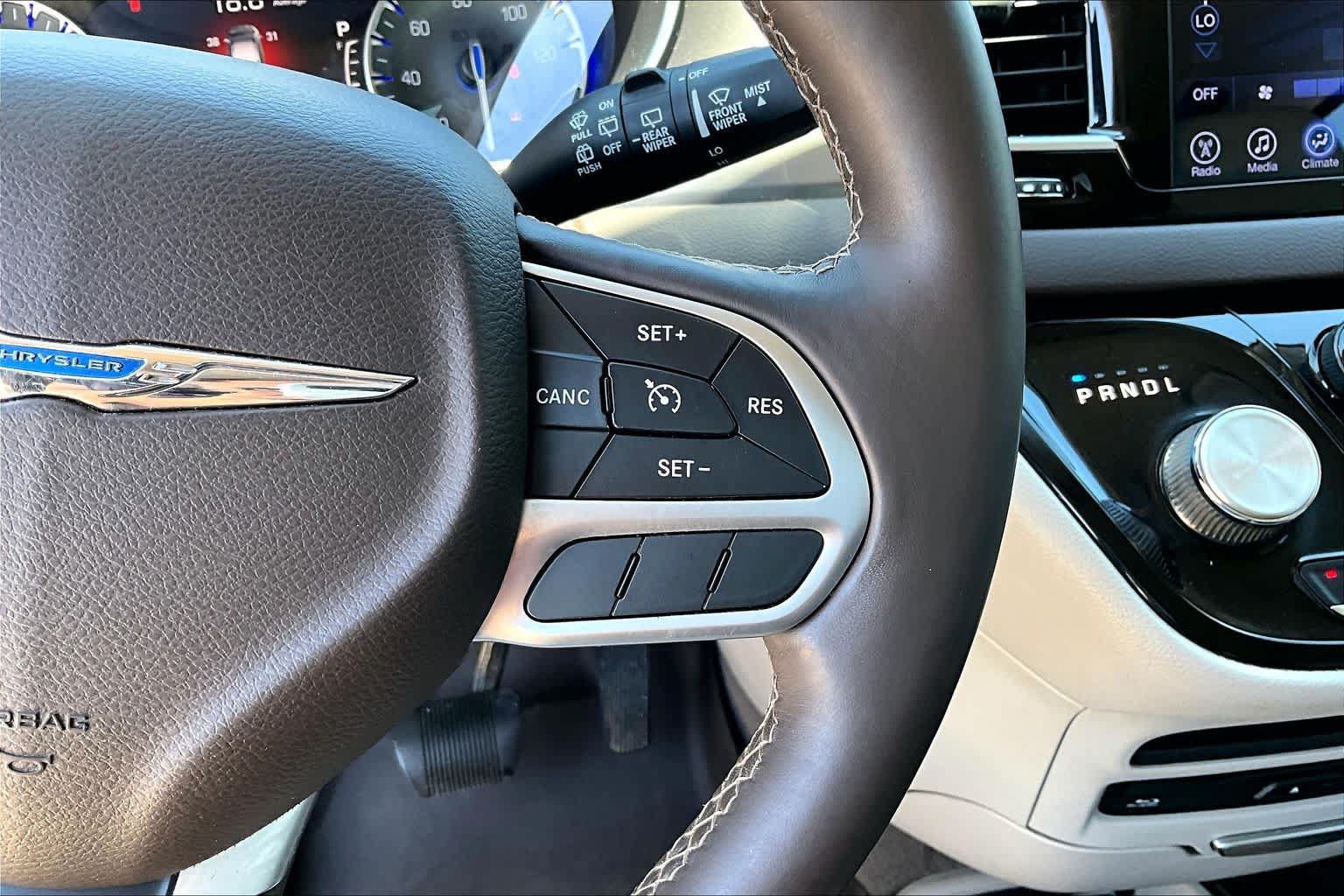 Used 2017 Chrysler Pacifica Touring-L Plus FWD image 20