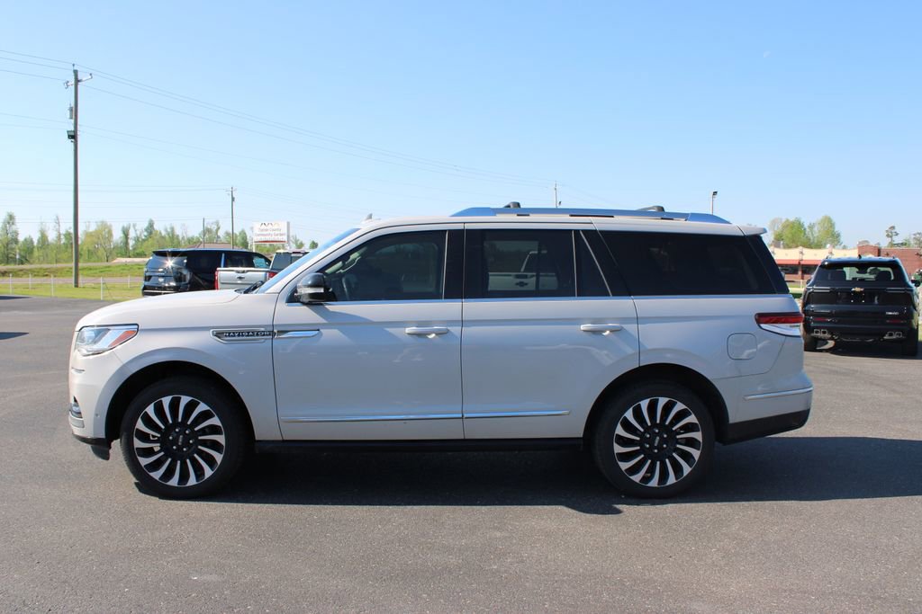 Used 2023 Lincoln Navigator Reserve image 6