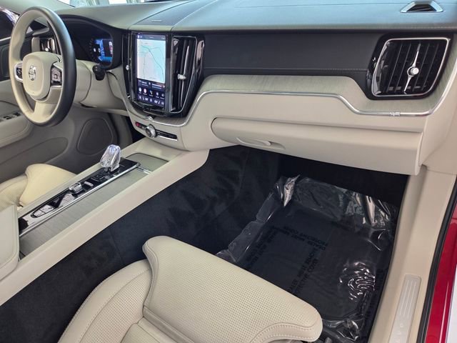 Certified 2023 Volvo XC60 B5 Ultimate w/ Protection Package Premier image 21