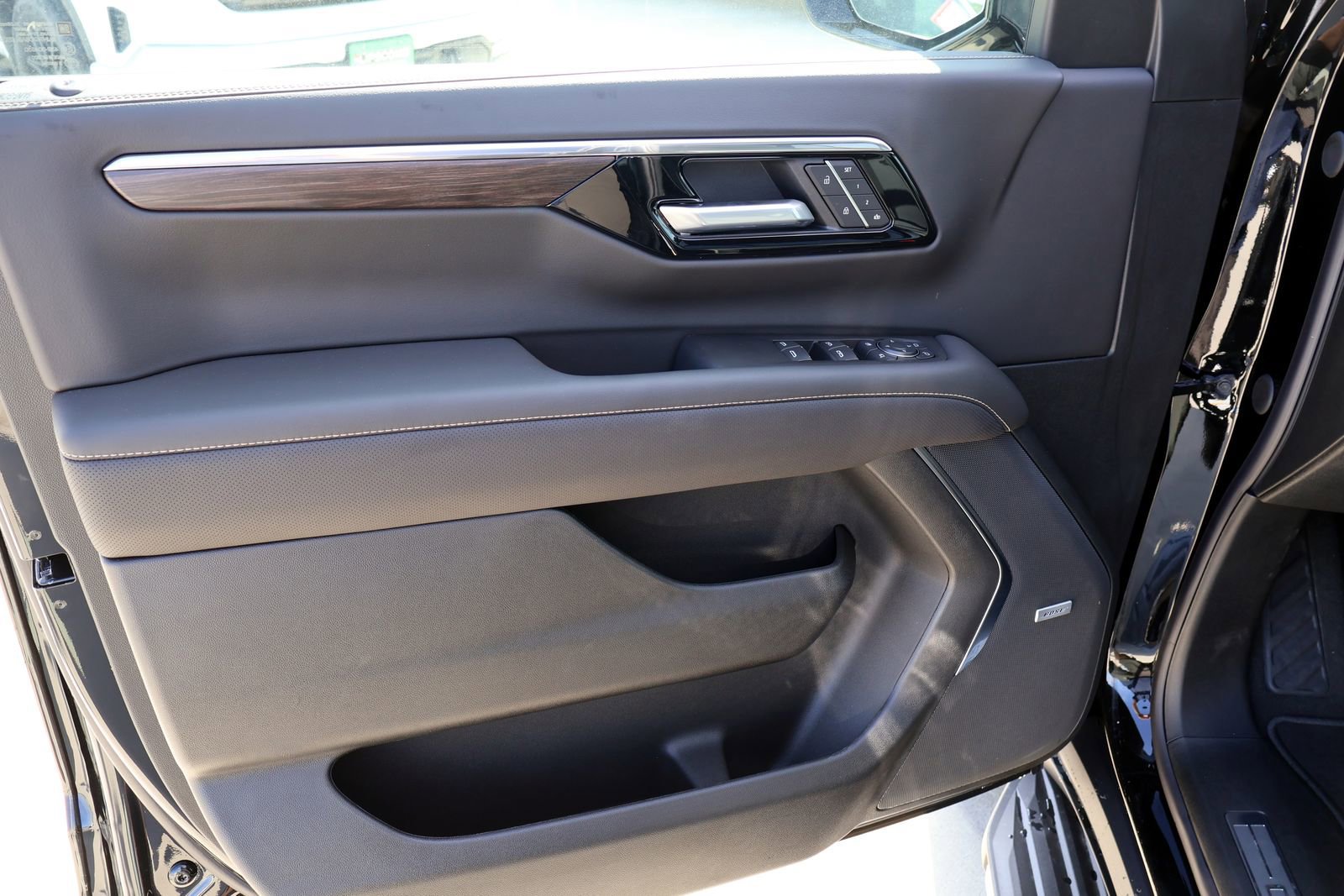 New 2026 Chevrolet Tahoe Premier w/ Sun And Tow Package AWD/4WD image 10
