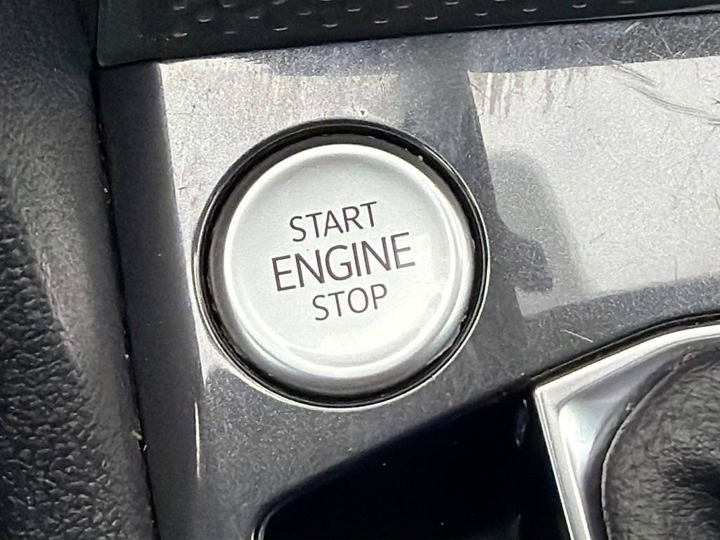 Used 2022 Volkswagen Tiguan SE R-Line image 35