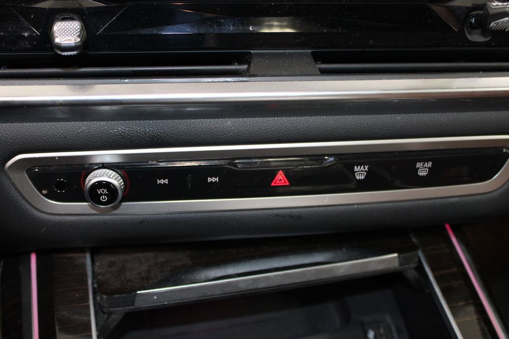 Used 2024 BMW X7 M60i w/ Executive Package image 31