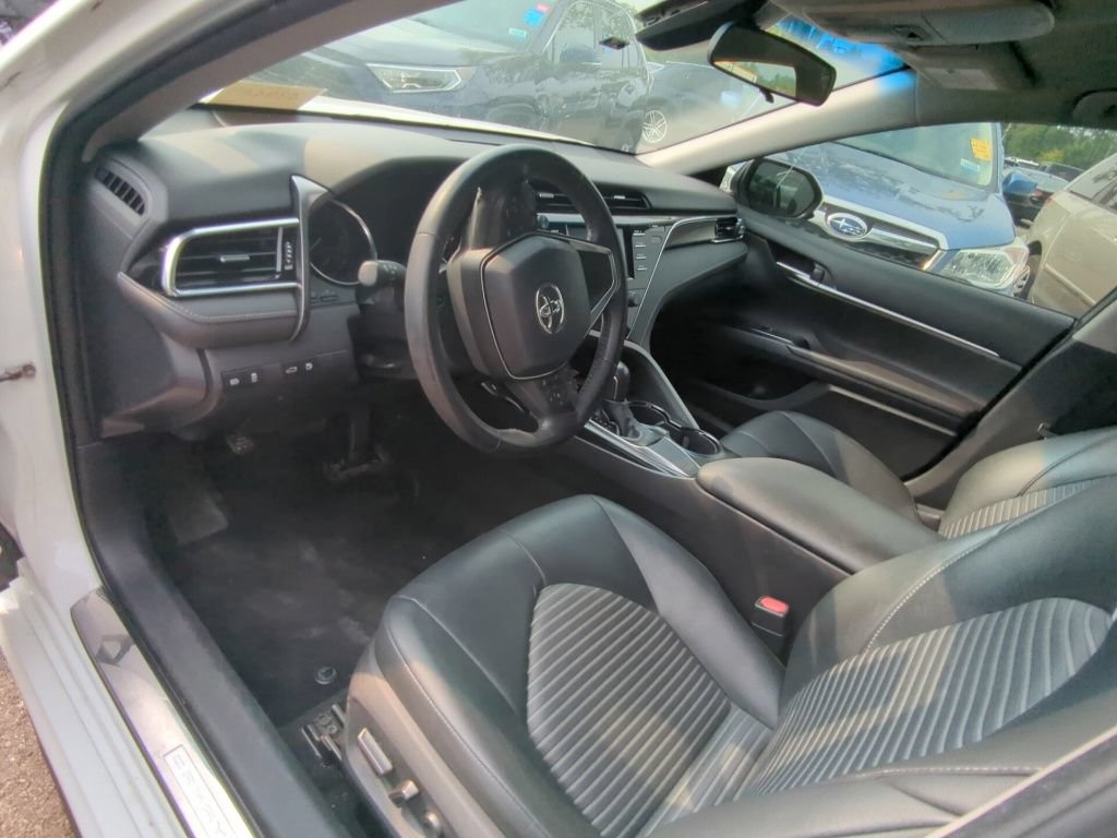 Used 2018 Toyota Camry SE w/ Accessory Appearance Package FWD image 7
