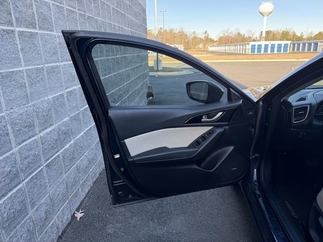 Used 2014 MAZDA MAZDA3 i Touring w/ Technology Package image 8