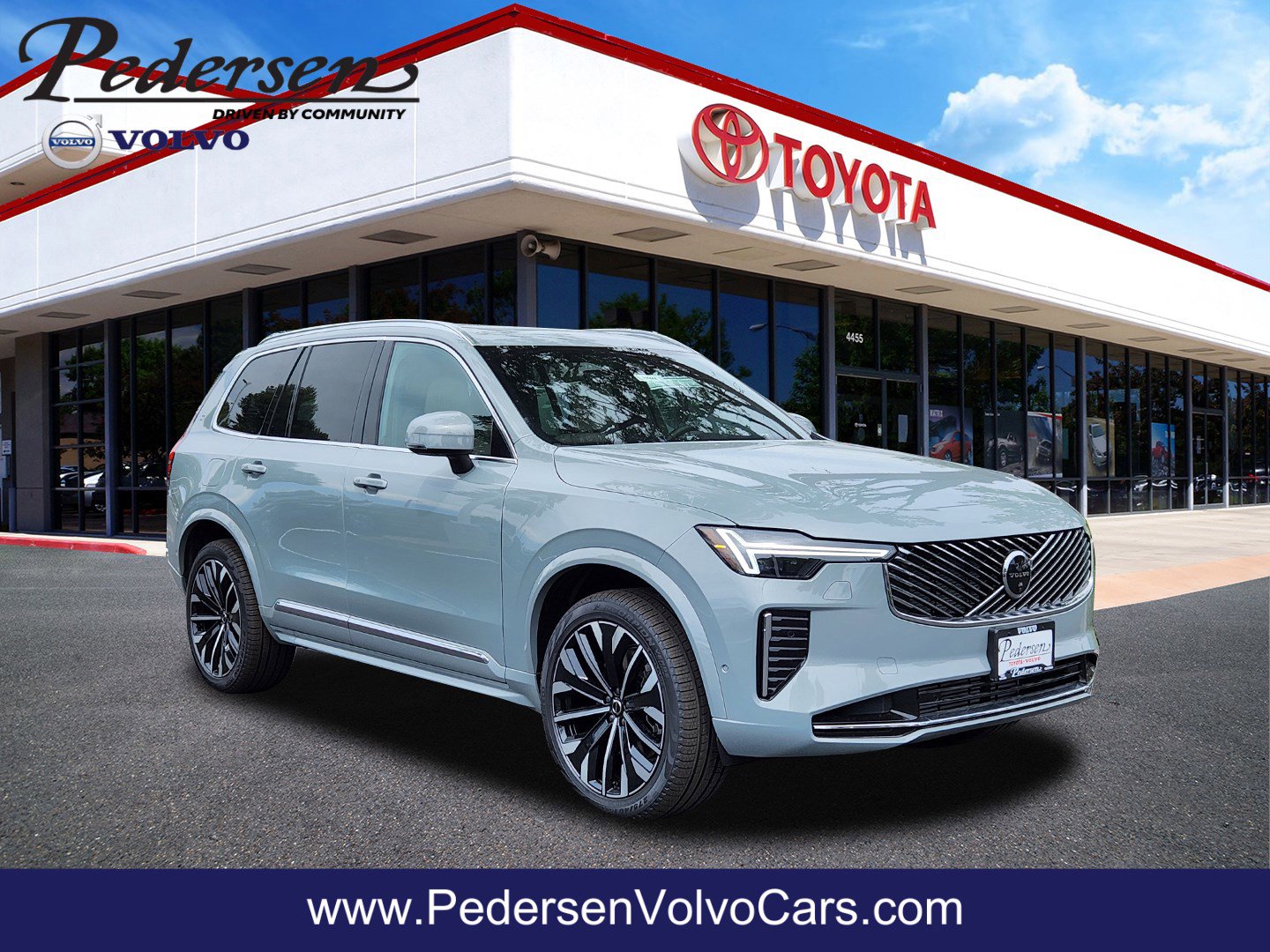 New 2026 Volvo XC90 T8 Plus image 1