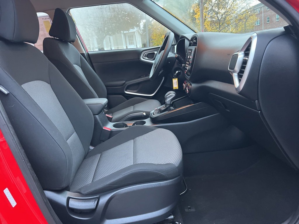 Used 2022 Kia Soul LX image 24