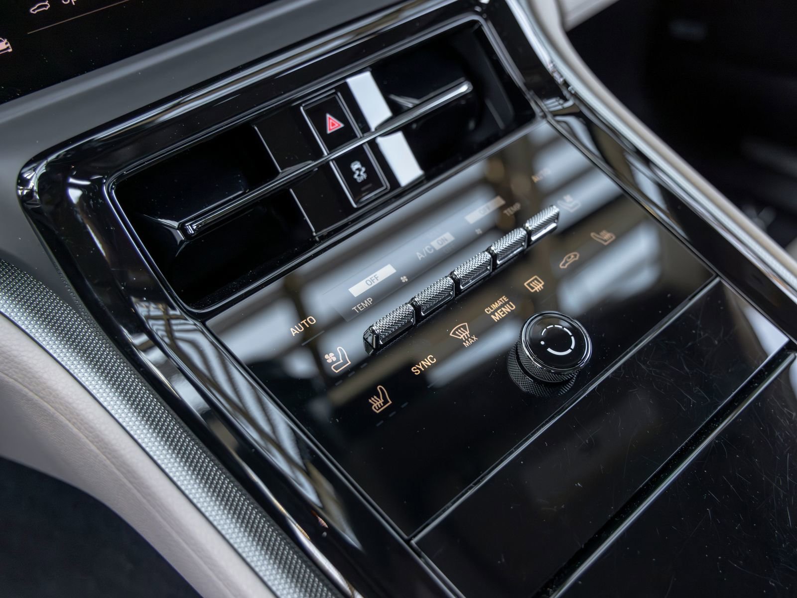 Certified 2025 Porsche Panamera RWD image 36
