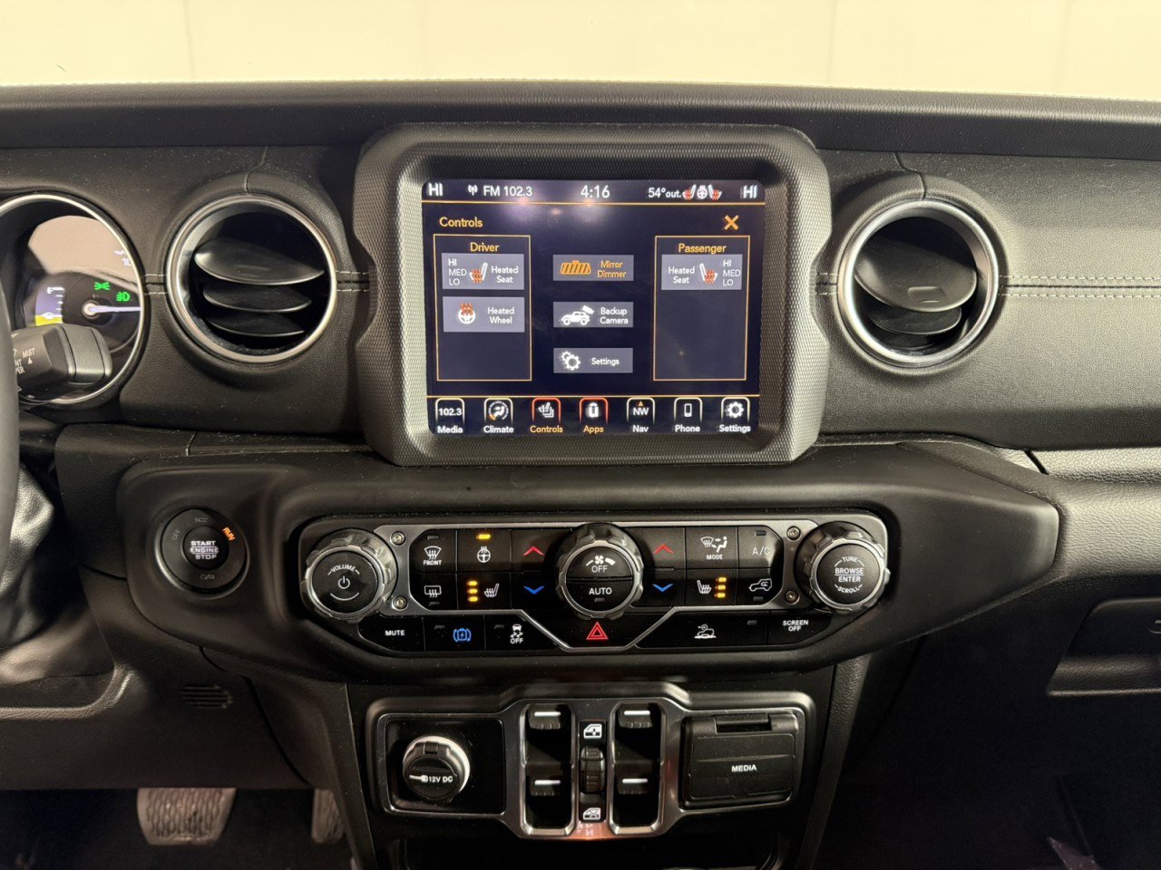 Used 2023 Jeep Wrangler Sahara w/ Cold Weather Group image 18