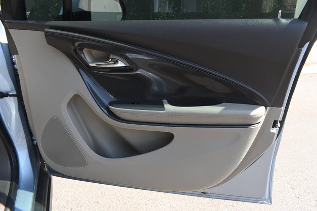 Used 2013 Chevrolet Volt FWD image 23