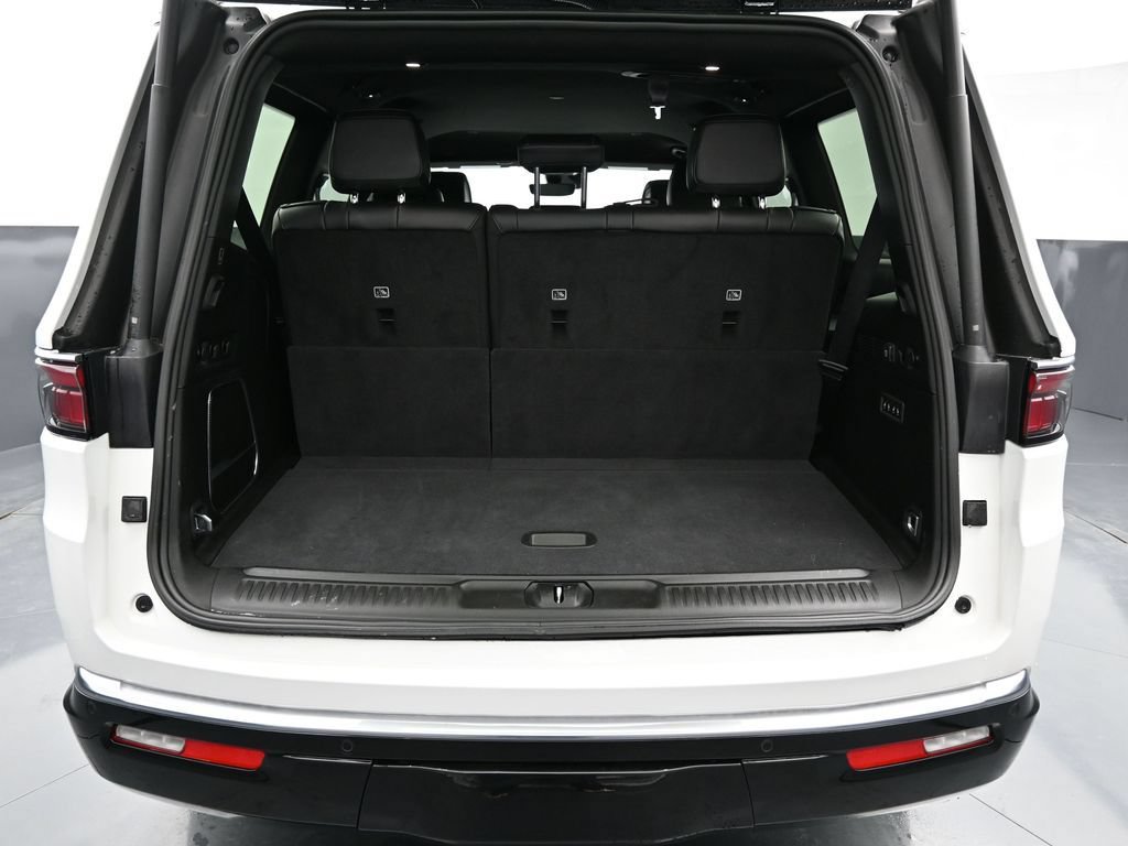 Used 2025 Jeep Wagoneer Series II w/ 8-Passenger Seating Package AWD/4WD image 13