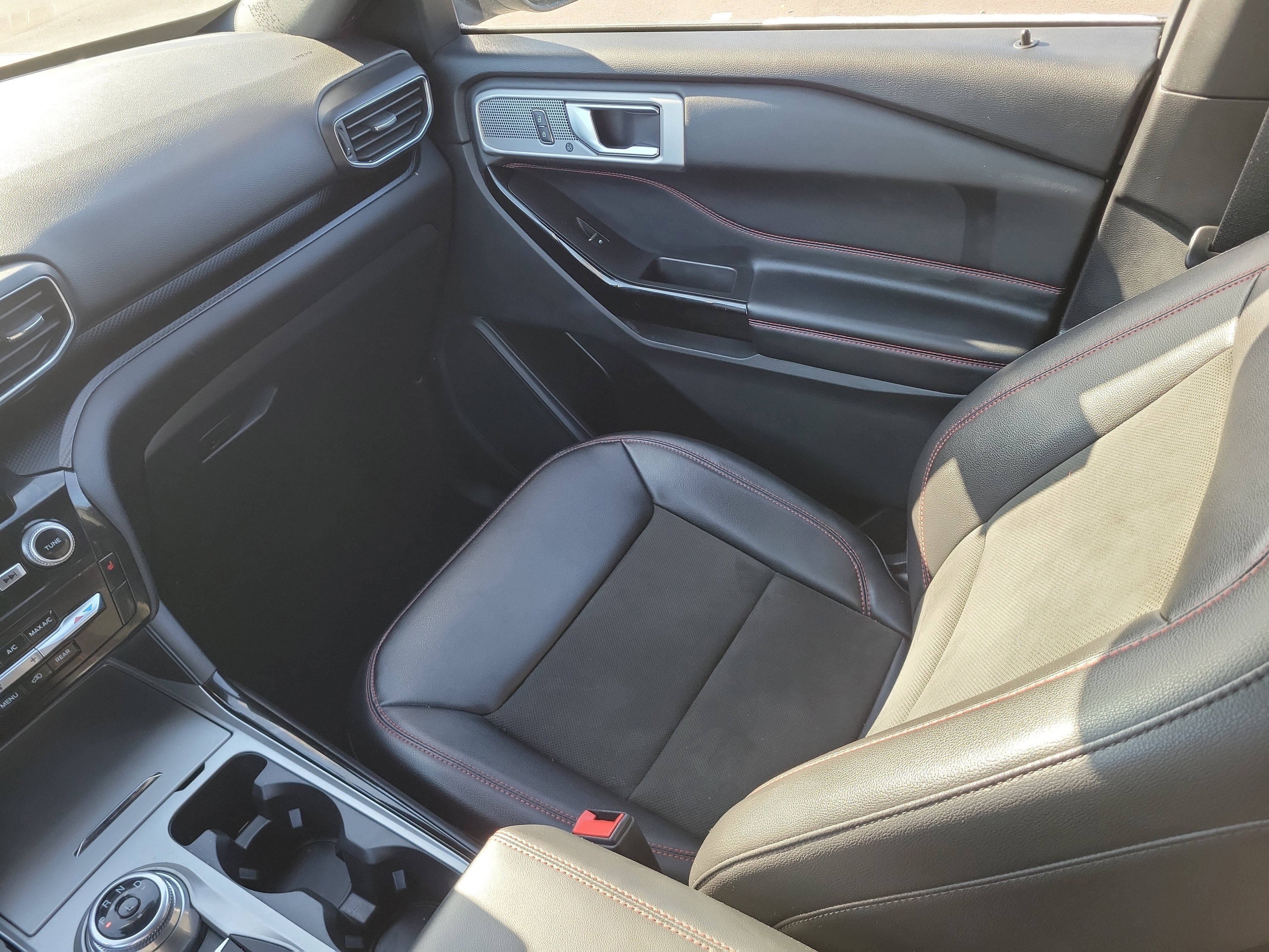 Used 2022 Ford Explorer ST-Line image 17