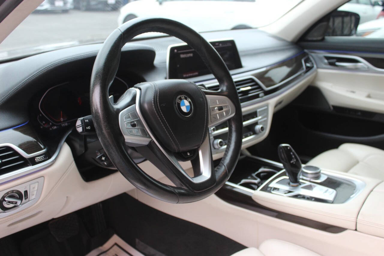 Used 2022 BMW 740i xDrive AWD/4WD image 11