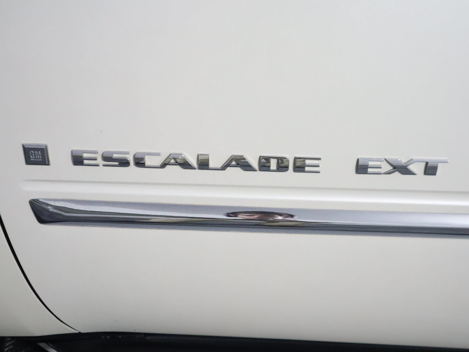 Used 2009 Cadillac Escalade EXT AWD/4WD image 18