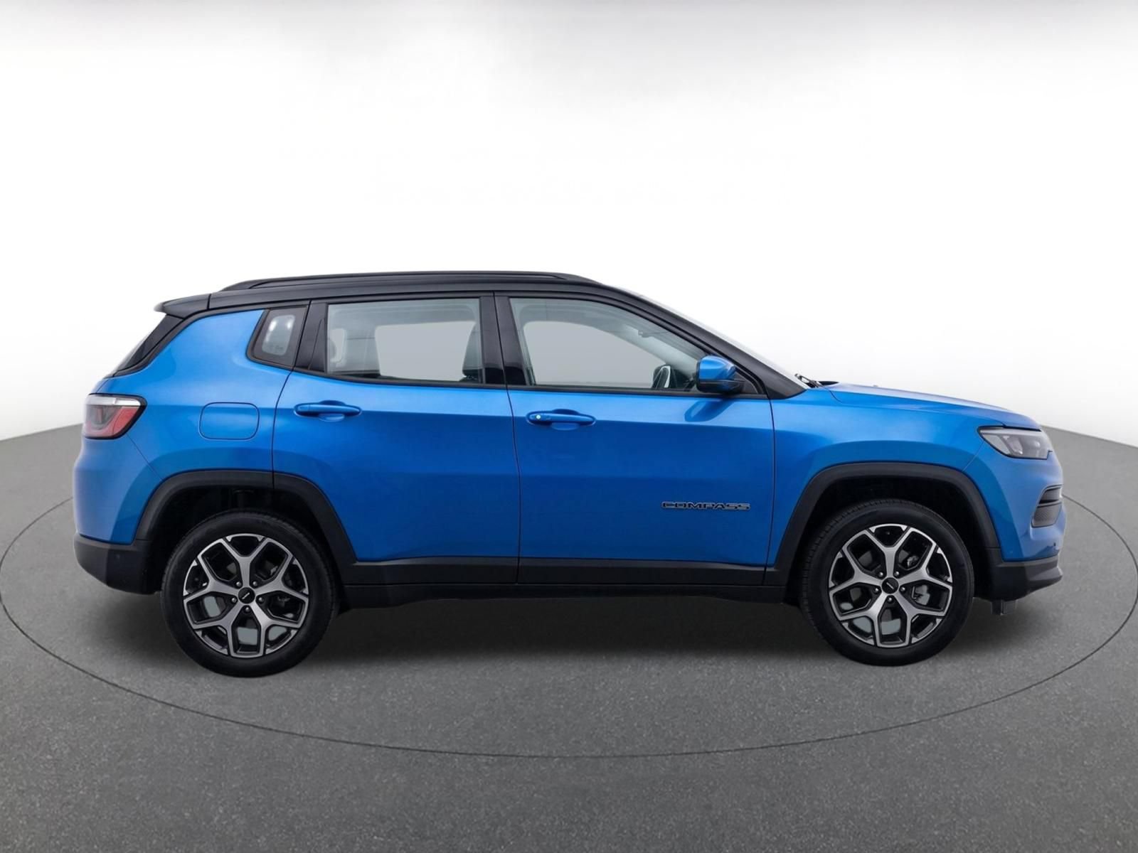 Used 2025 Jeep Compass Limited AWD/4WD image 9