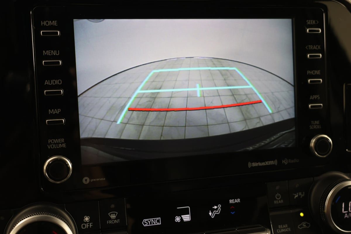 Used 2020 Toyota Highlander XLE FWD image 7