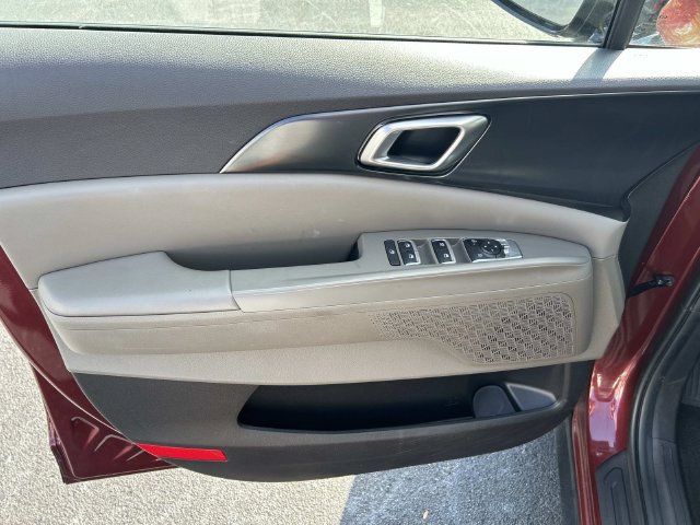 Used 2025 Kia Carnival FWD image 22